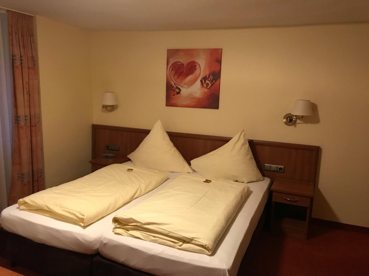 Schlossstuben Hotel บูดิงเงน ภายนอก รูปภาพ